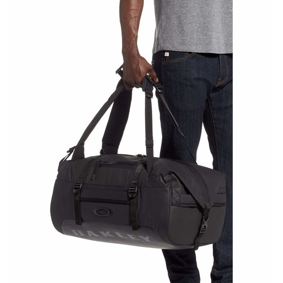 oakley icon duffle